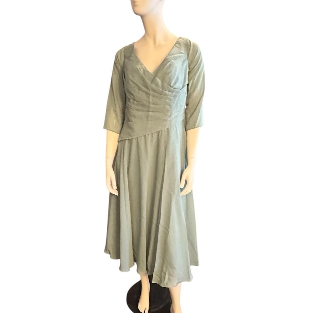 Elegant Midi Chiffon Dress in Soft Seafoam Green 14 NWOT